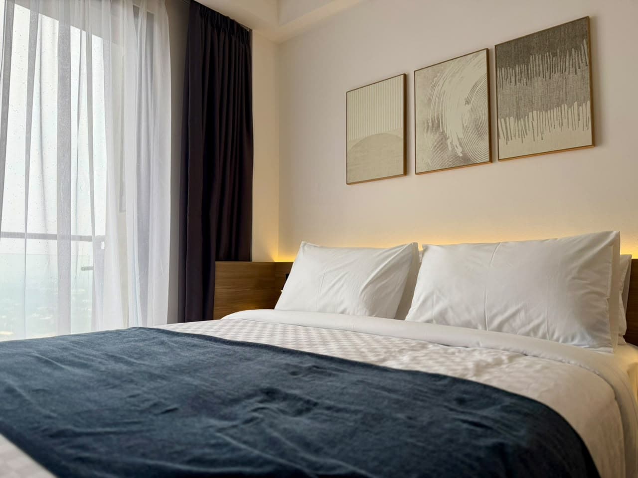 Suasana Hangat Ambient Headboard